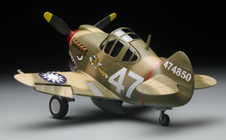 QT CURTISS P-40 WARHAWK AND PILOT (PUPPY PILOT) TIGER MODELS TT002