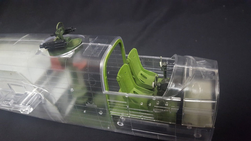 1/32 B-25J MITCHELL 'STRAFER'-CRYSTAL VERSION W/BONUS PARTS HONG KONG MODEL 01S01