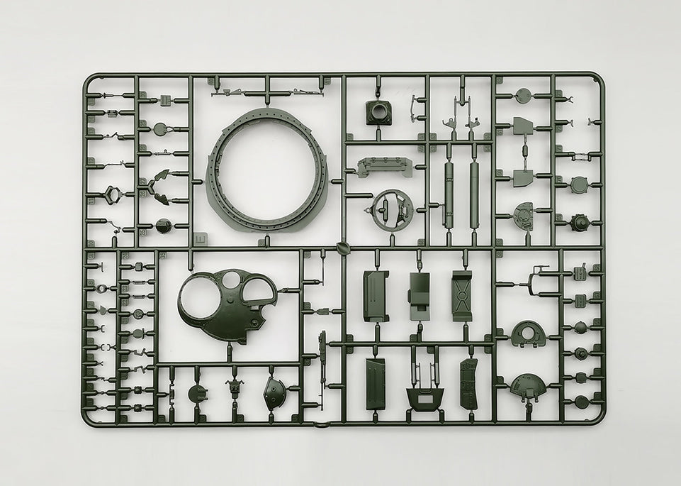 Amusing Hobby 35A038 1/35 Russian T-72M1 MBT w/ Full Interior & Movable Tracks