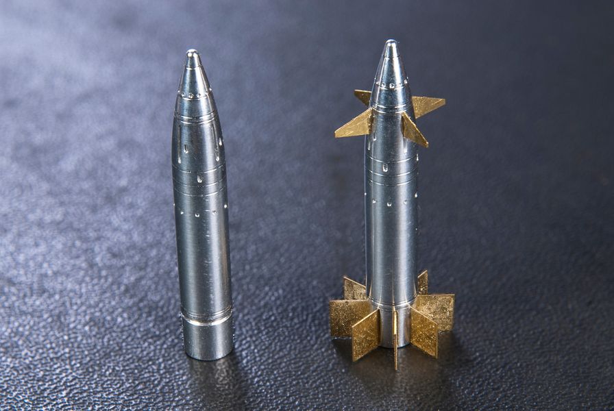 1/35 M982-1A "Excalibur" 155mm Artillery Shell. (Aluminum) AFV CLUB AG35057