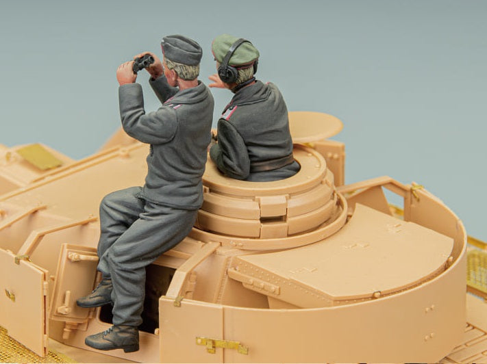 1/35 WWII German Panzer Commander & Crew (2 Resin figures Set) by Rye Field Models