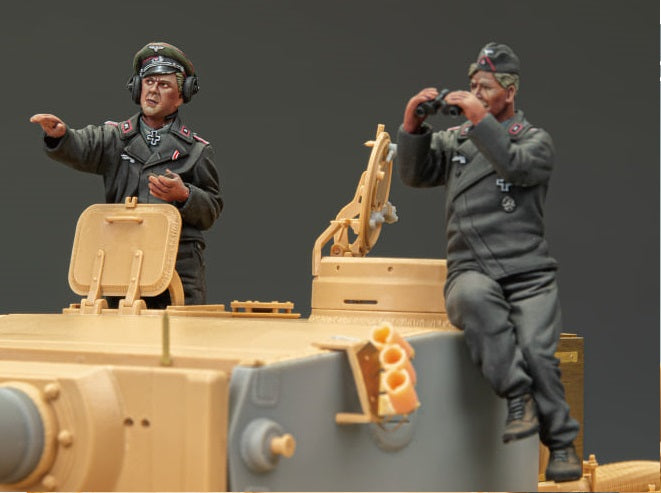 1/35 WWII German Panzer Commander & Crew (2 Resin figures Set) by Rye Field Models