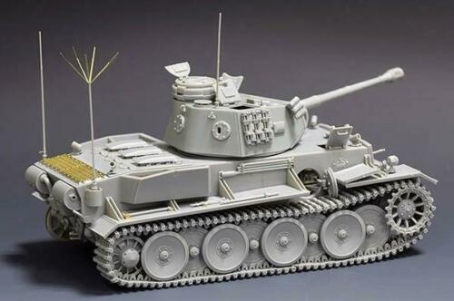 1/35 PZ.KPFW.VI AUSF C/B (VK36.01) WITH INTERIOR RYEFIELD MODEL RFM-RS3001