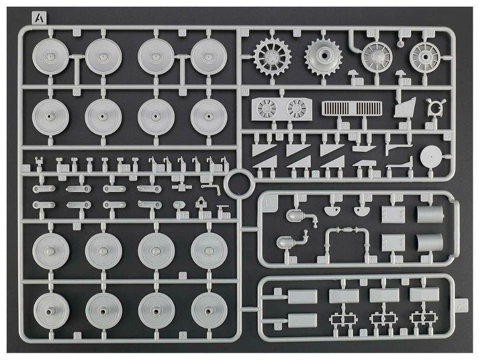 1/35 PZ.KPFW.VI AUSF C/B (VK36.01) WITH INTERIOR RYEFIELD MODEL RFM-RS3001