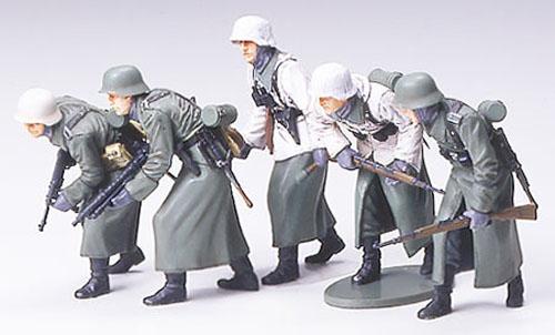 1/35 GERMAN ASSAULT INFANTRY w/WINTER GEAR