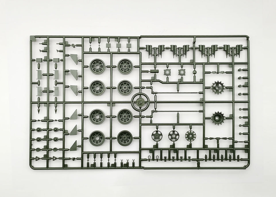Amusing Hobby 35A038 1/35 Russian T-72M1 MBT w/ Full Interior & Movable Tracks