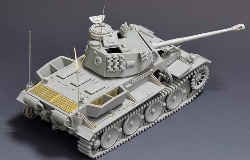 1/35 PZ.KPFW.VI AUSF C/B (VK36.01) WITH INTERIOR RYEFIELD MODEL RFM-RS3001