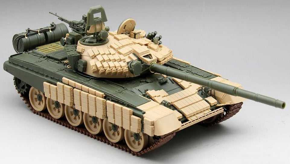 Amusing Hobby 35A041 1/35 Russian T-72AV MBT w/ Full Interior & Movable Tracks