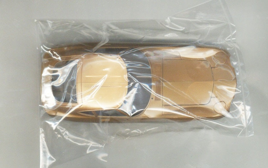 1/24 Toyota 2000GT “GOLD” w/ 60’s Girl Figure