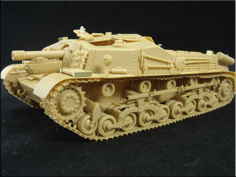 1/35 HUNGARIAN 40/43M 'ZRINYI' II 105mm ASSAULT GUN BRONCO MODELS CB35036