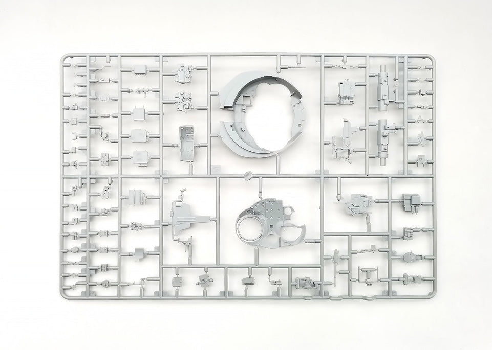 Amusing Hobby 35A041 1/35 Russian T-72AV MBT w/ Full Interior & Movable Tracks