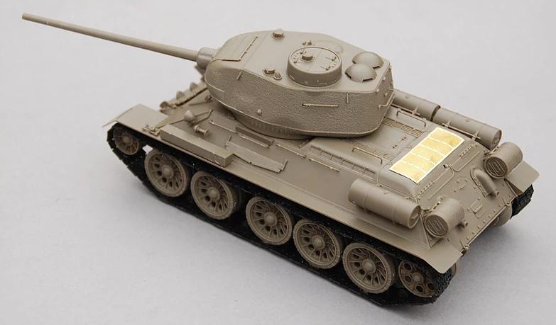 1/32 SOVIET T-34/85 MEDIUM TANK BRONCO MODELS MB32001