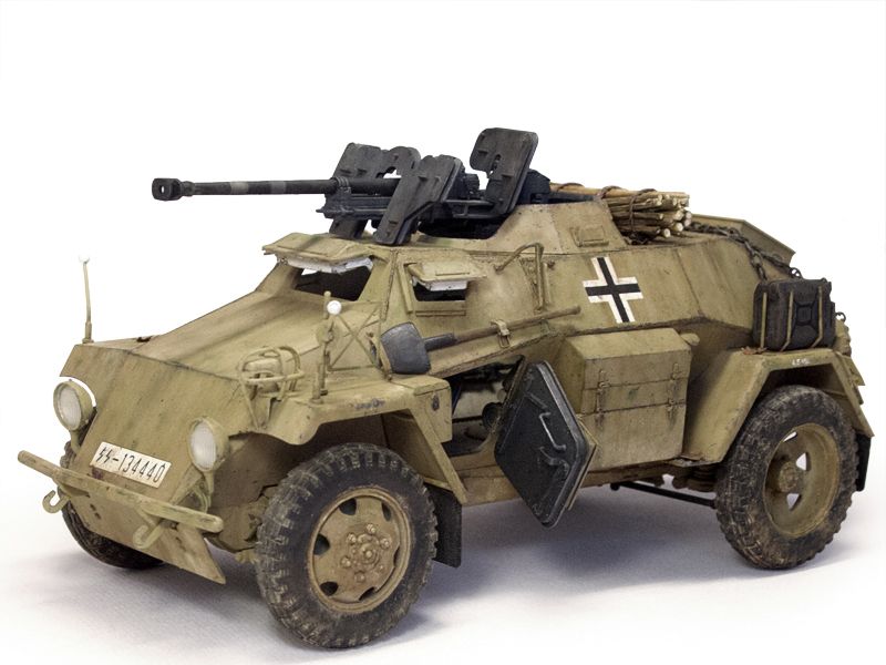 1/35 SD.KFZ 221 LEICHTER PANZERSPAHWAGEN (S.PZ.B41) BRONCO MODELS CB35033