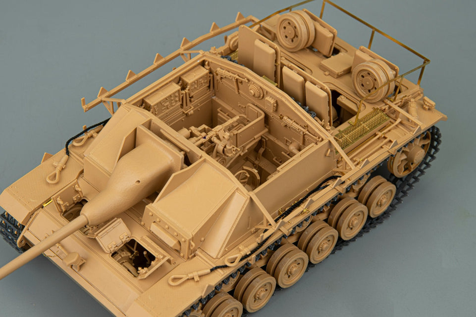 1/35 WWII StuG III Late Production w/ Full Interior and Moveable Tracks