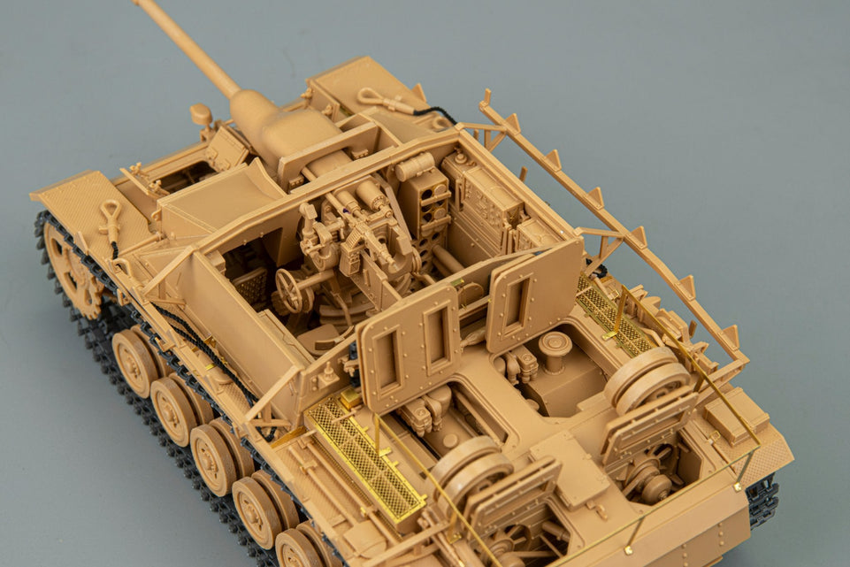 1/35 WWII StuG III Late Production w/ Full Interior and Moveable Tracks