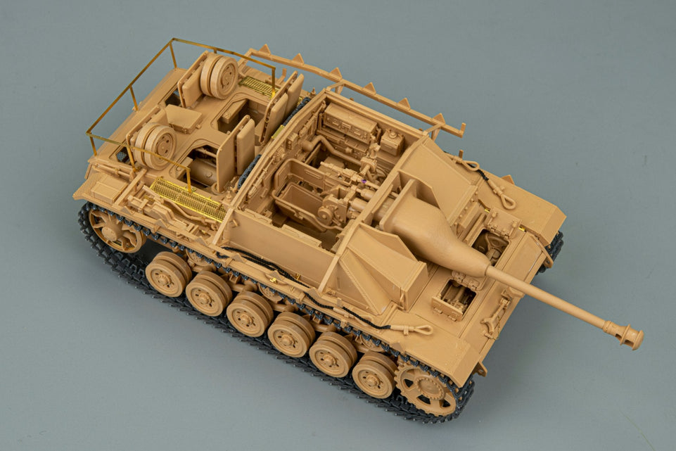 1/35 WWII StuG III Late Production w/ Full Interior and Moveable Tracks