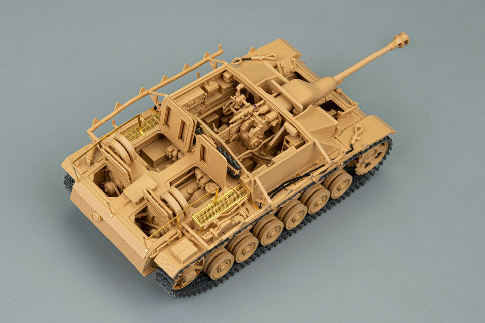 1/35 WWII StuG III Late Production w/ Full Interior and Moveable Tracks