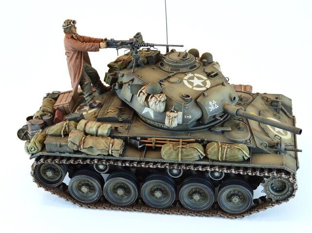 1/35 U.S. M24 LIGHT TANK "CHAFFEE" AFV CLUB