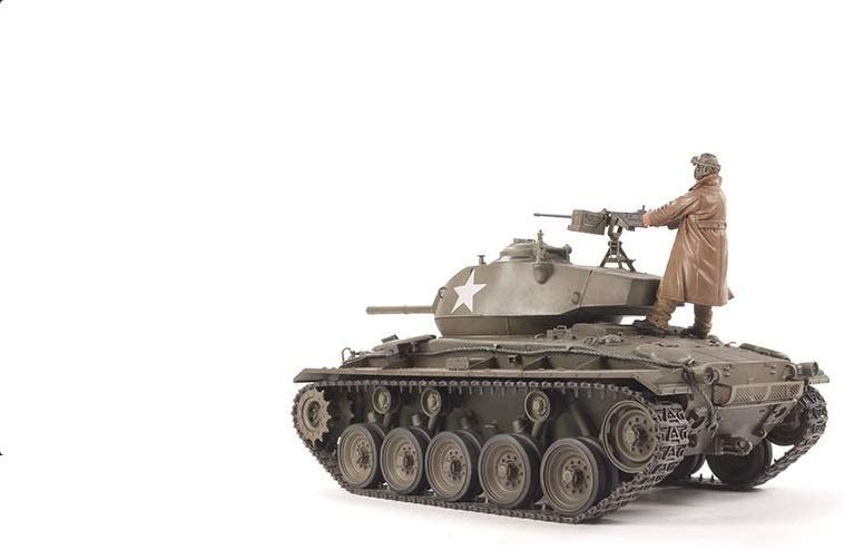 1/35 U.S. M24 LIGHT TANK "CHAFFEE" AFV CLUB