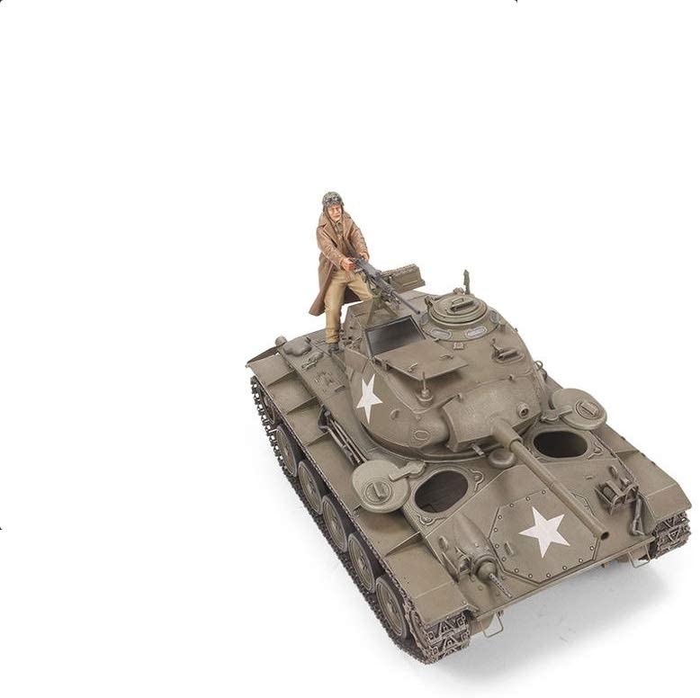 1/35 U.S. M24 LIGHT TANK "CHAFFEE" AFV CLUB