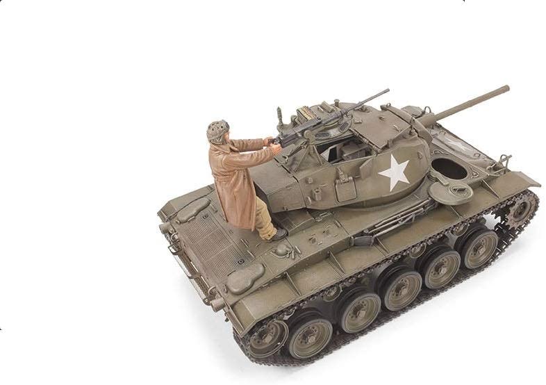 1/35 U.S. M24 LIGHT TANK "CHAFFEE" AFV CLUB