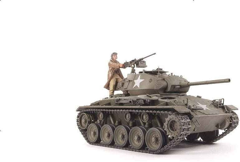 1/35 U.S. M24 LIGHT TANK "CHAFFEE" AFV CLUB