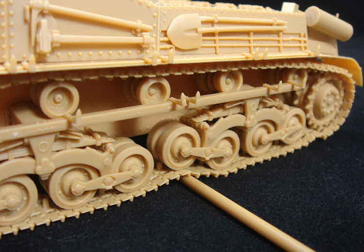 1/35 HUNGARIAN 40/43M 'ZRINYI' II 105mm ASSAULT GUN BRONCO MODELS CB35036