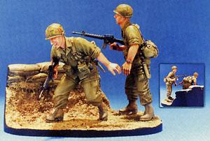 1/35 101ST AIRBORNE 1965-66-2FIGS W/BASE