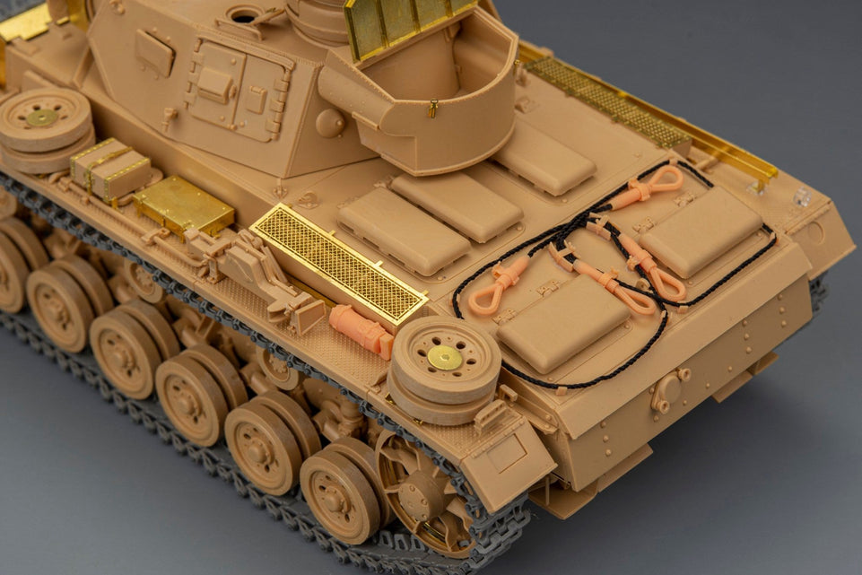 1/35 WWII Pz. Kpfw. III Ausf.J  with individual track links RyeField Model RFM-RM5070