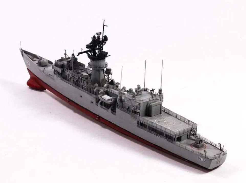 1/700 US NAVY KNOX-CLASS FRIGATE DETAIL UPGRADED VERSION WITH DIORAMA BASE - AFV CLUB