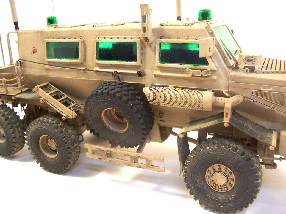 1/35 "BUFFALO" 6X6 MPCV (2004-2006 PRODUCTION) BRONCO MODELS CB35100